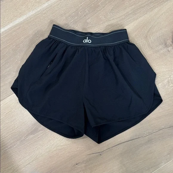 alo Women’s Match Point Short - Picture 3 of 9